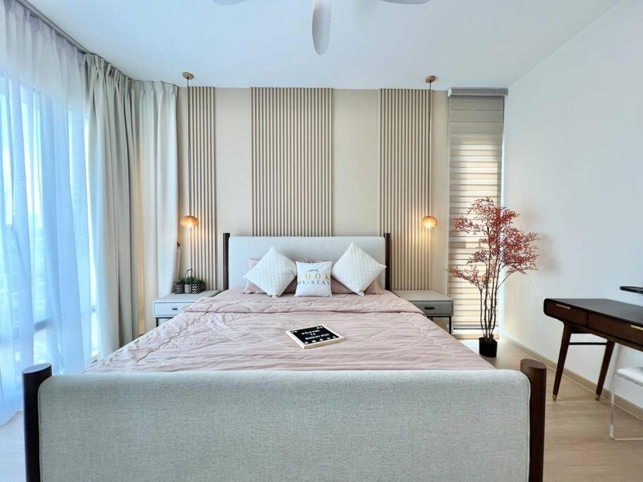 3BR Mosaic Midvalley Southkey w Bathtub