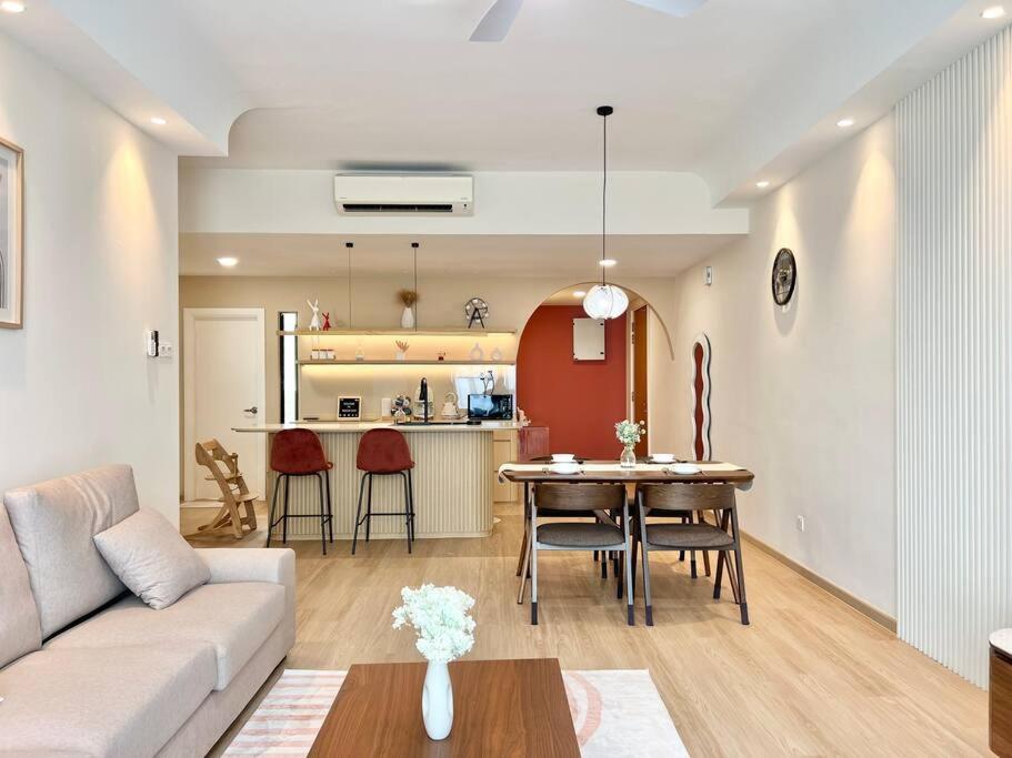 3BR Mosaic Midvalley Southkey w Bathtub