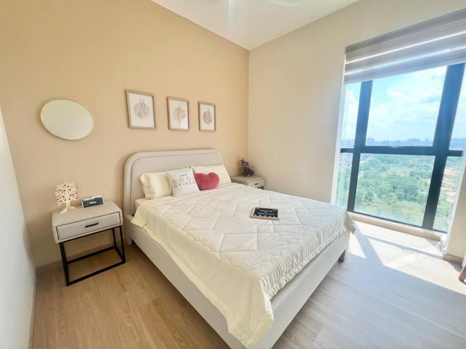 3BR Mosaic Midvalley Southkey w Bathtub