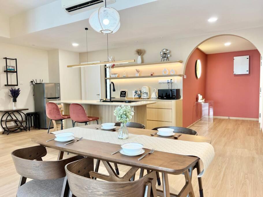 3BR Mosaic Midvalley Southkey w Bathtub