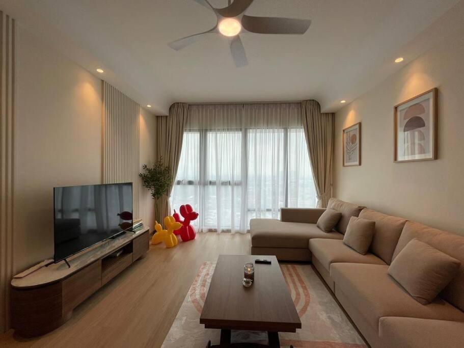 3BR Mosaic Midvalley Southkey w Bathtub