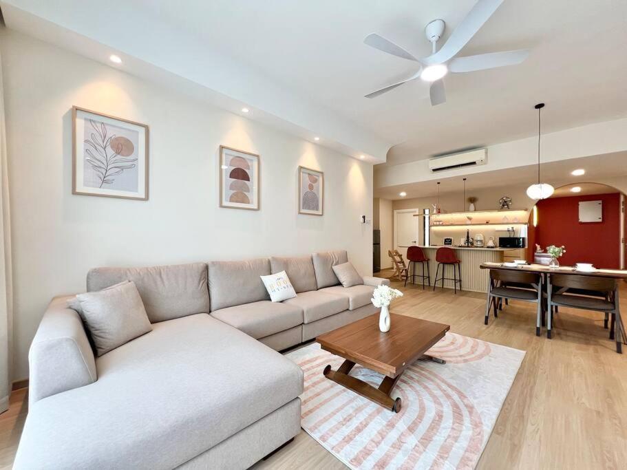 3BR Mosaic Midvalley Southkey w Bathtub