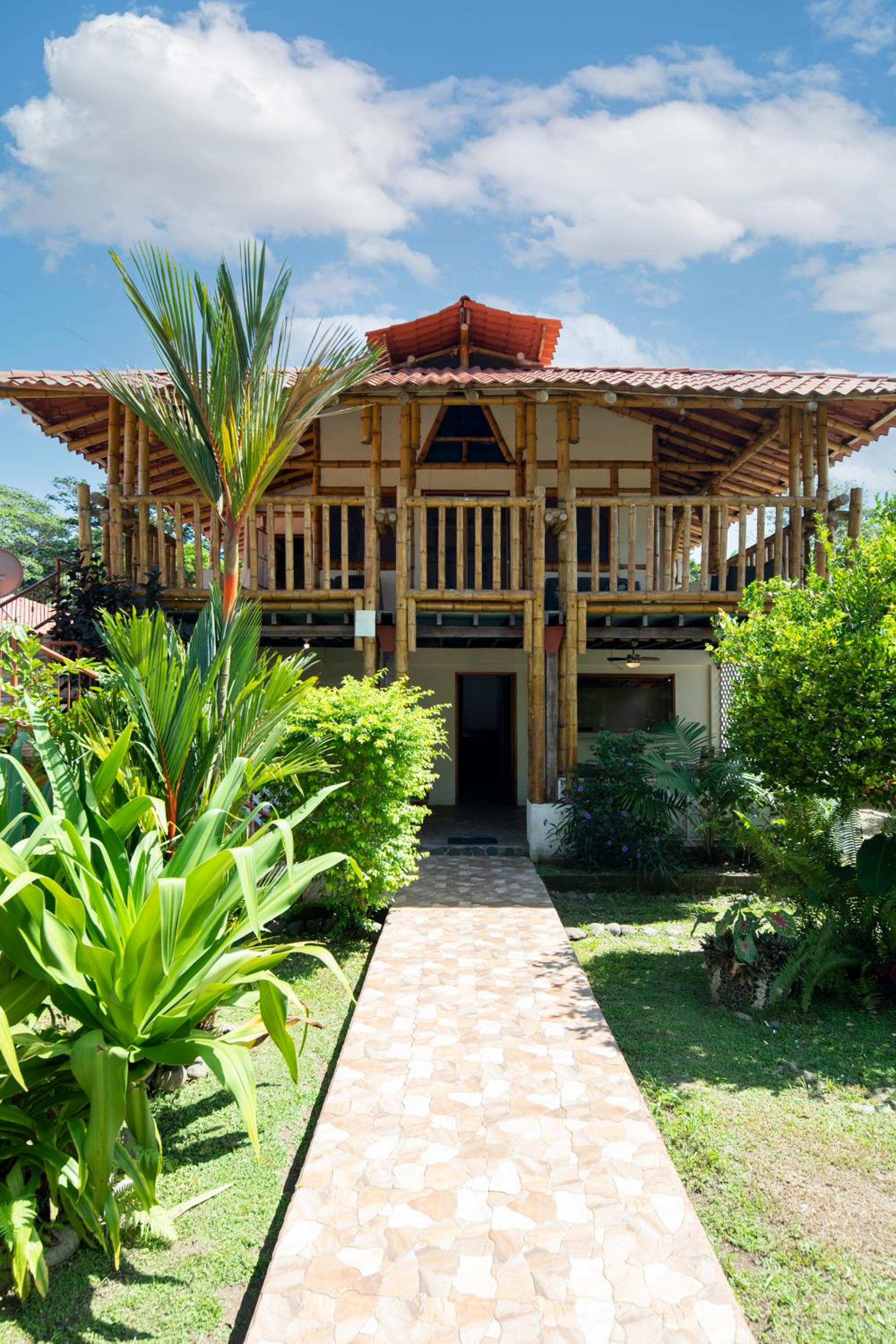 Pangea Lodge with Shared Pool at the Heart of Manzanillo