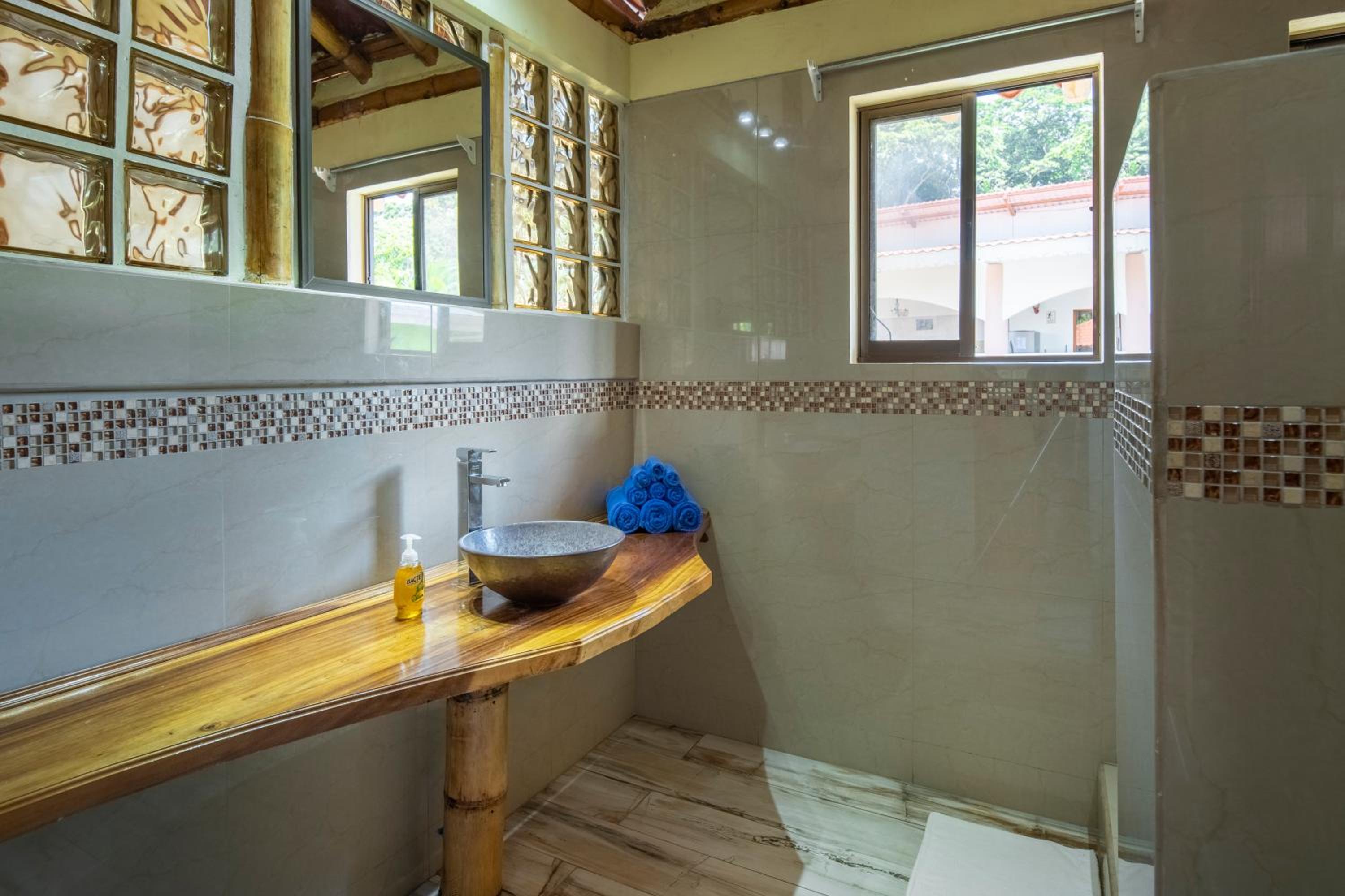 Pangea Lodge with Shared Pool at the Heart of Manzanillo