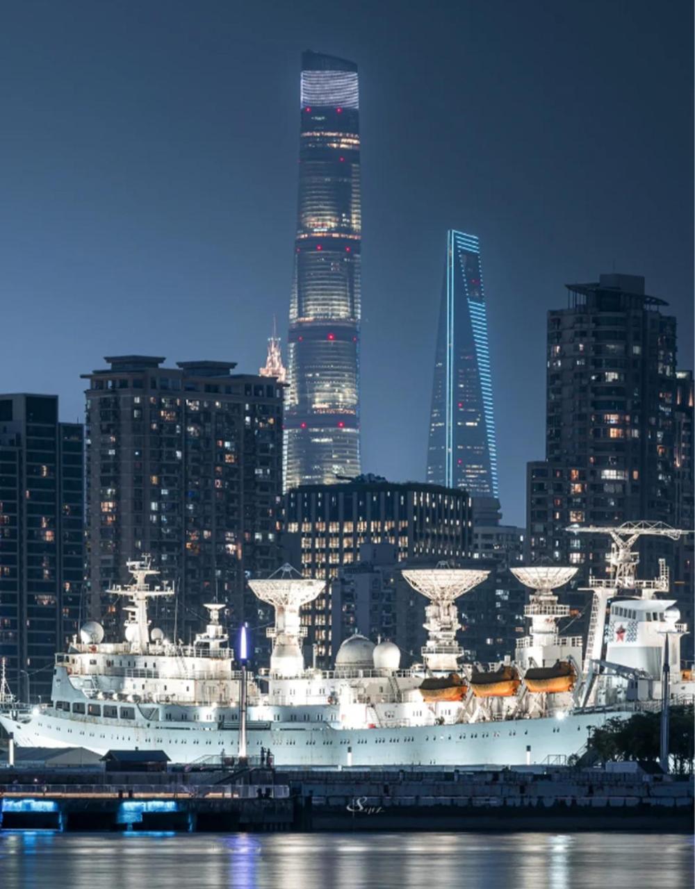 Molly House-Right on Nanjing East Road the Bund 2-Bedrooms with Elevator Apart ment Near the subway