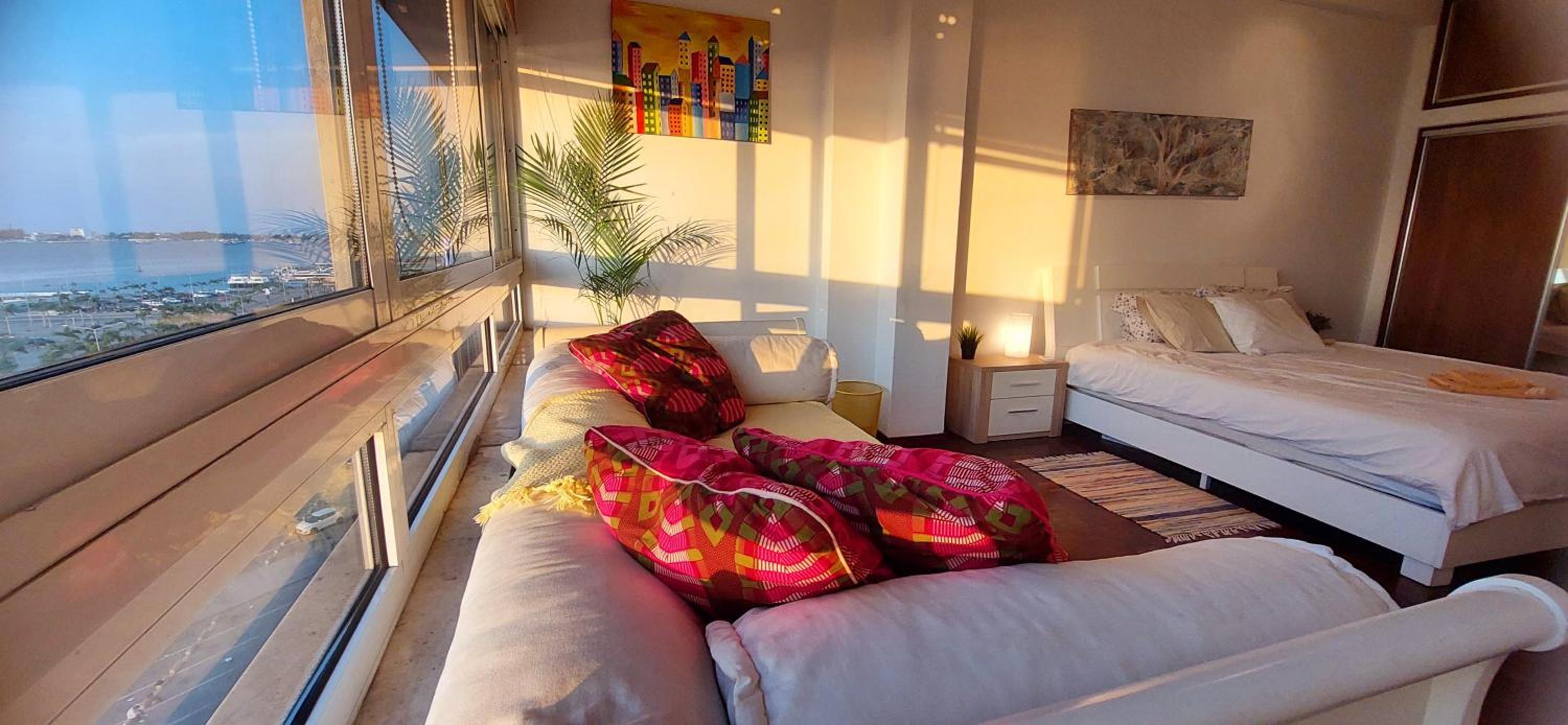 3br Bayfront, Vibrant in central Luanda