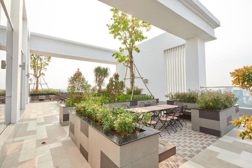 1km to center - Free gym - Pool view Studio