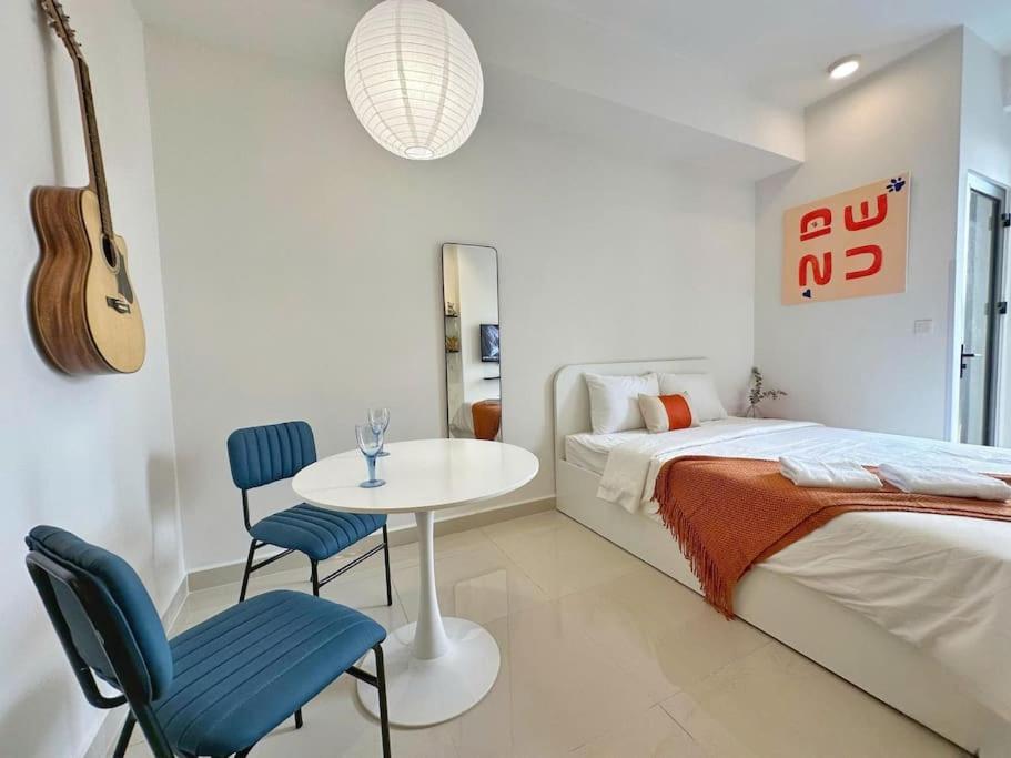 1km to center - Free gym - Pool view Studio