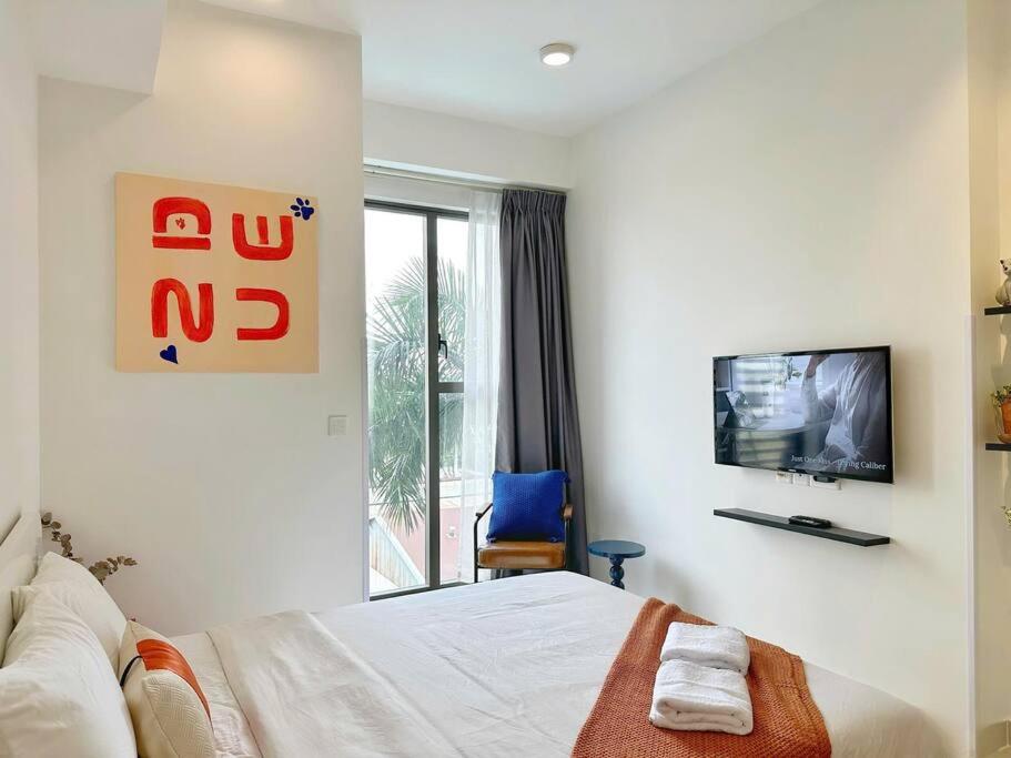1km to center - Free gym - Pool view Studio