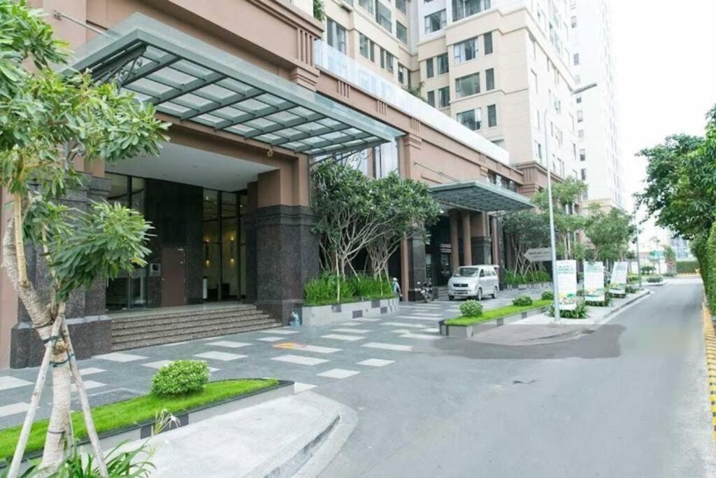 1km to center - Free gym - Pool view Studio