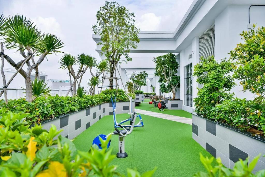 1km to center - Free gym - Pool view Studio
