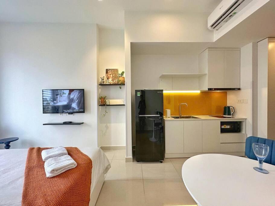1km to center - Free gym - Pool view Studio