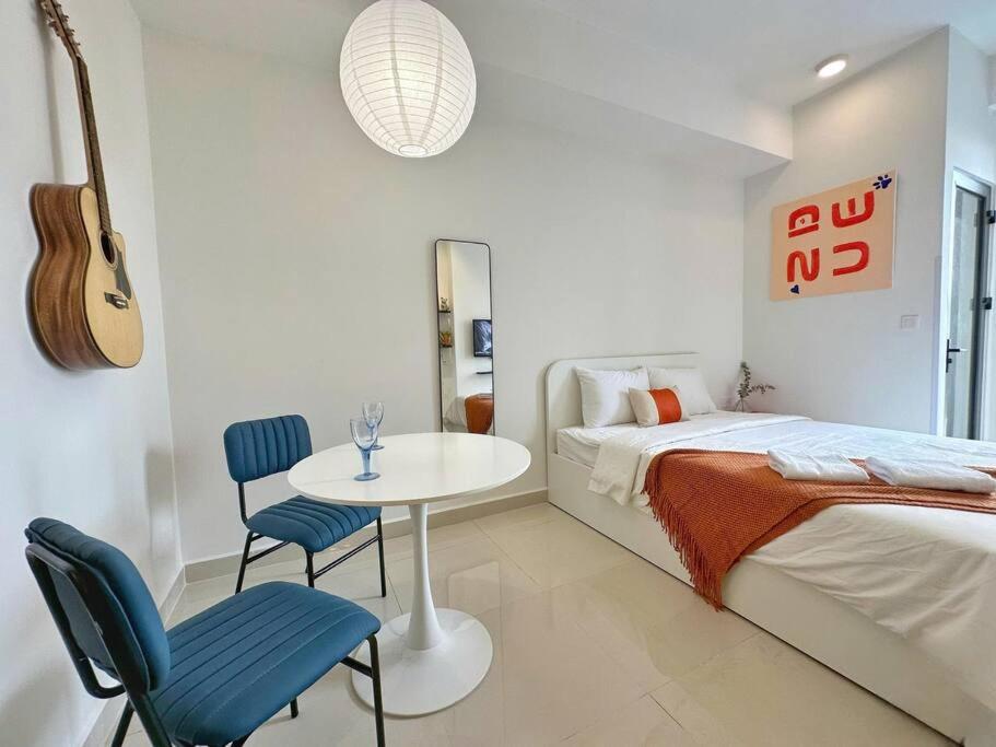 1km to center - Free gym - Pool view Studio