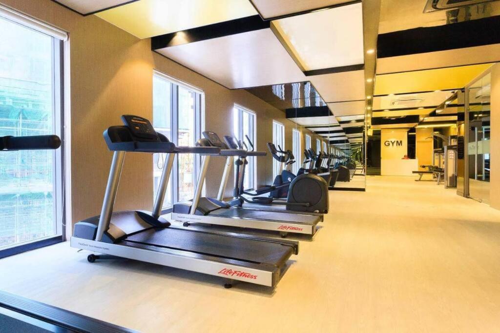 1km to center - Free gym - Pool view Studio