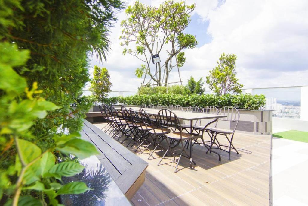 1km to center - Free gym - Pool view Studio