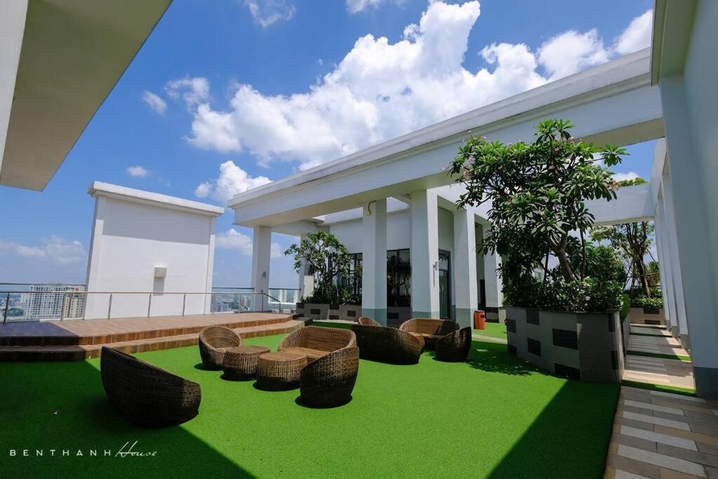 1km to center - Free gym - Pool view Studio