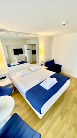 Sea VIP Apartments 17 view 3