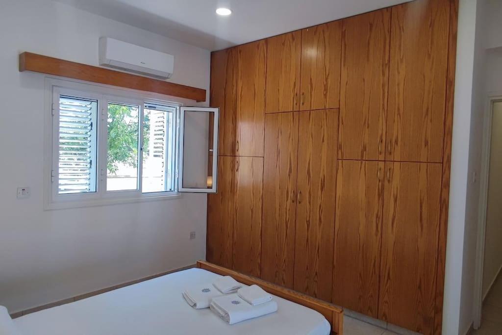 Bungalow House Kiti, seaside