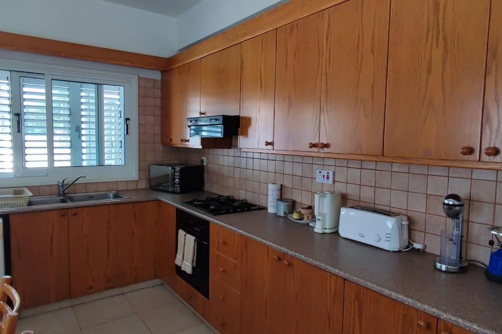 Bungalow House Kiti, seaside