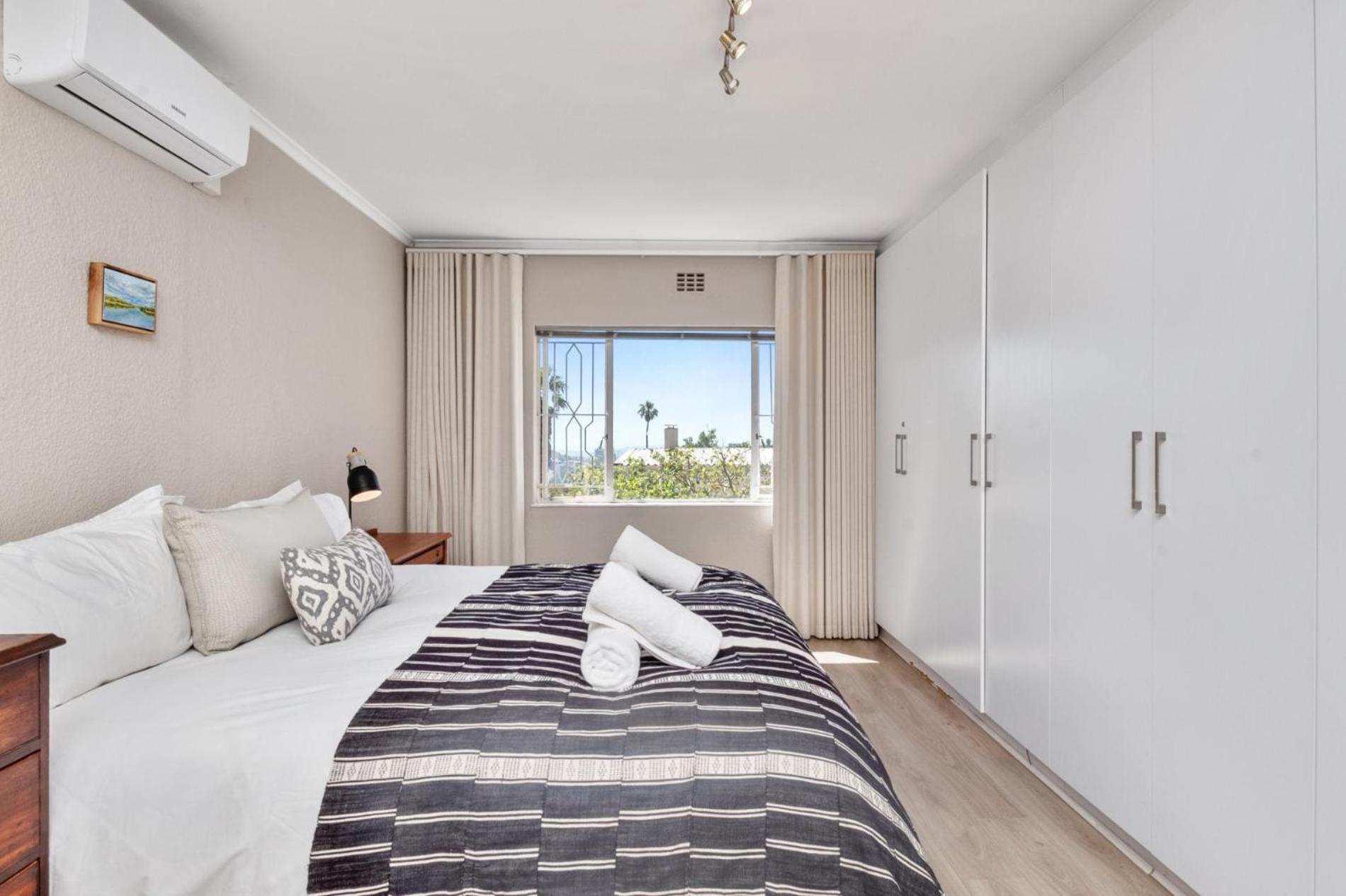 Vredehoek Home with Pool Table Mountain Views view 3