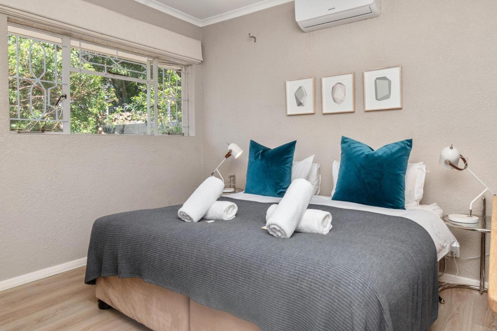 Vredehoek Home with Pool Table Mountain Views view 5