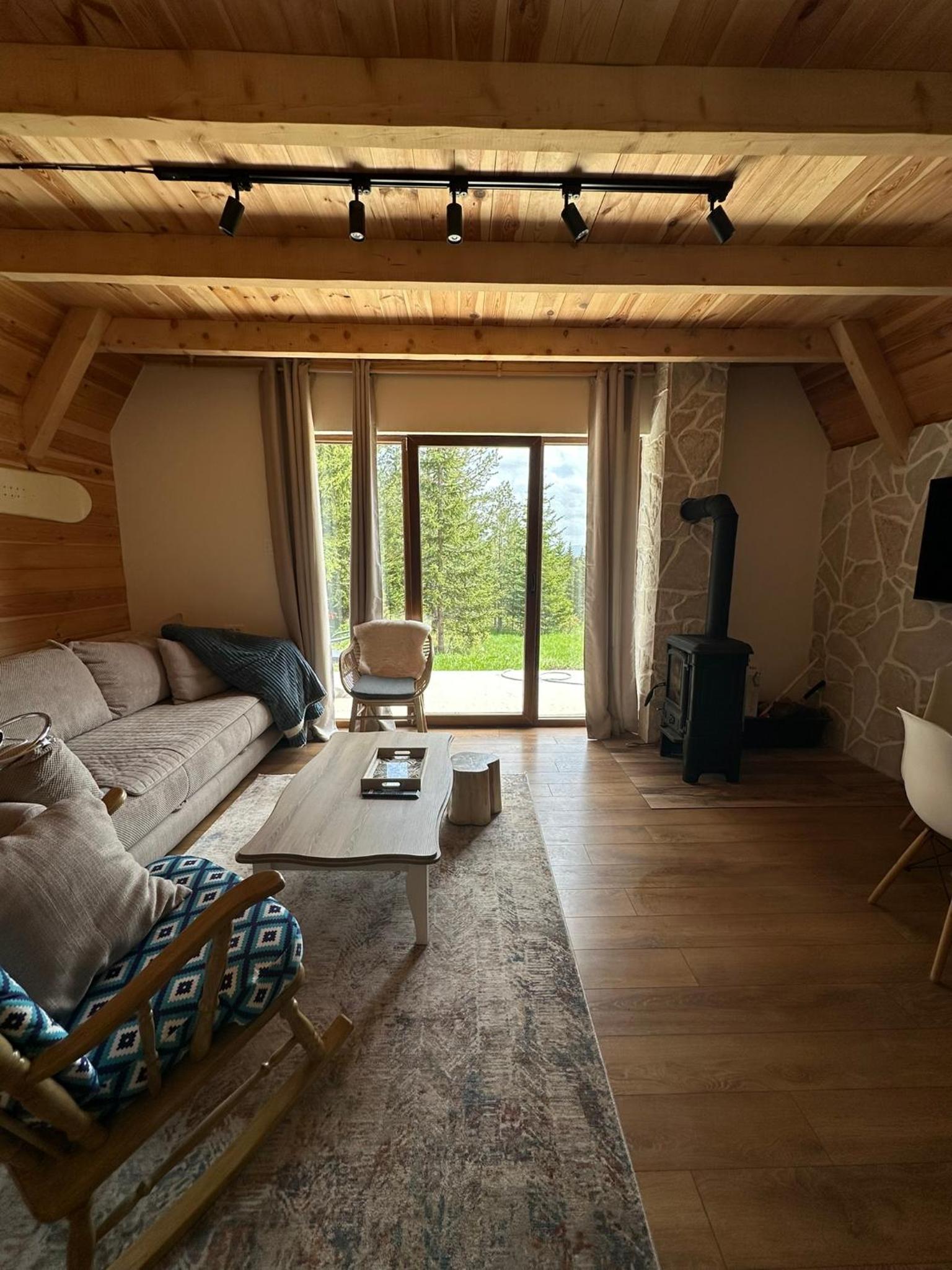 Wonderwood Cabin 2 photo 3