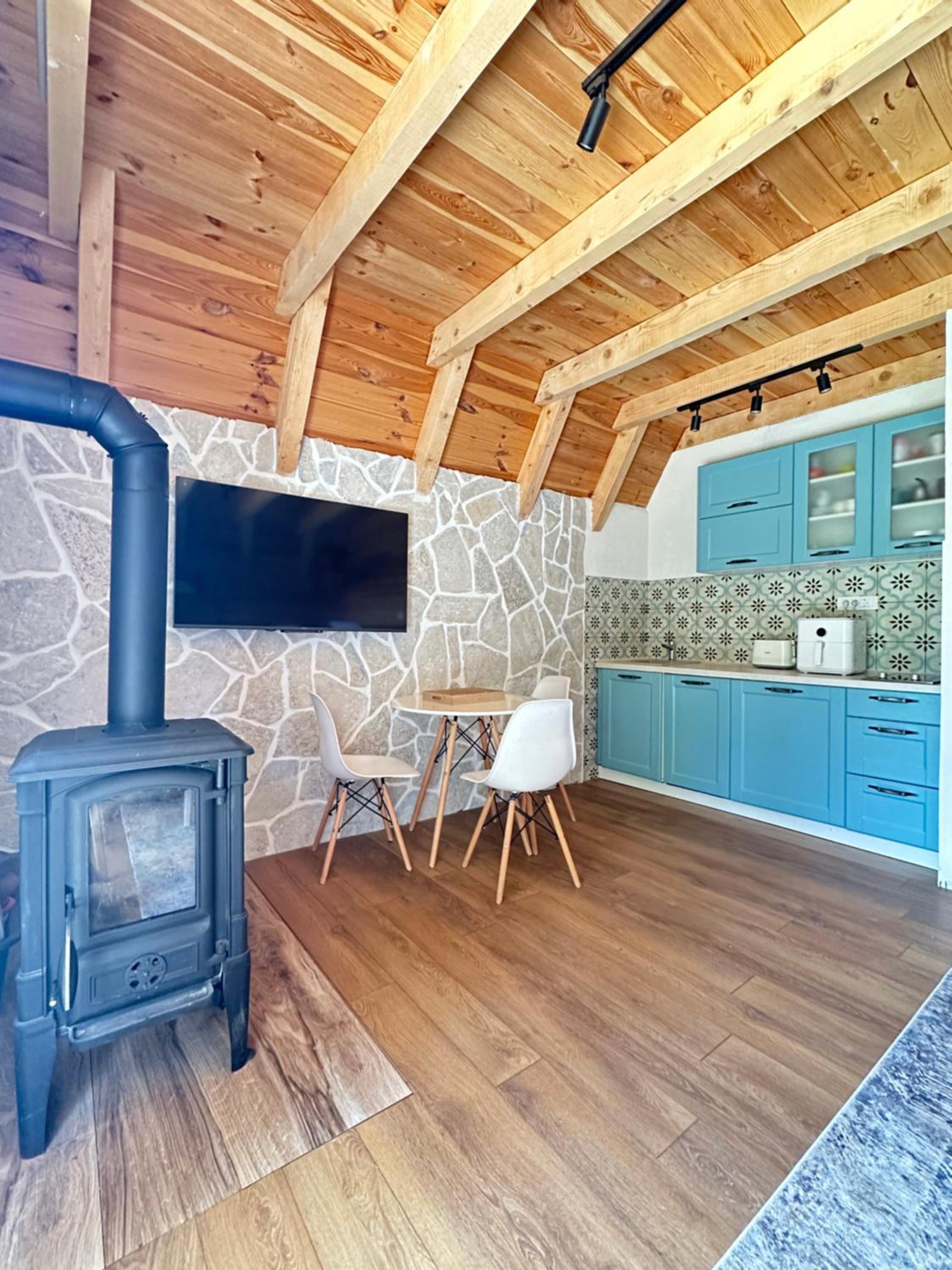 Wonderwood Cabin 2 photo 2