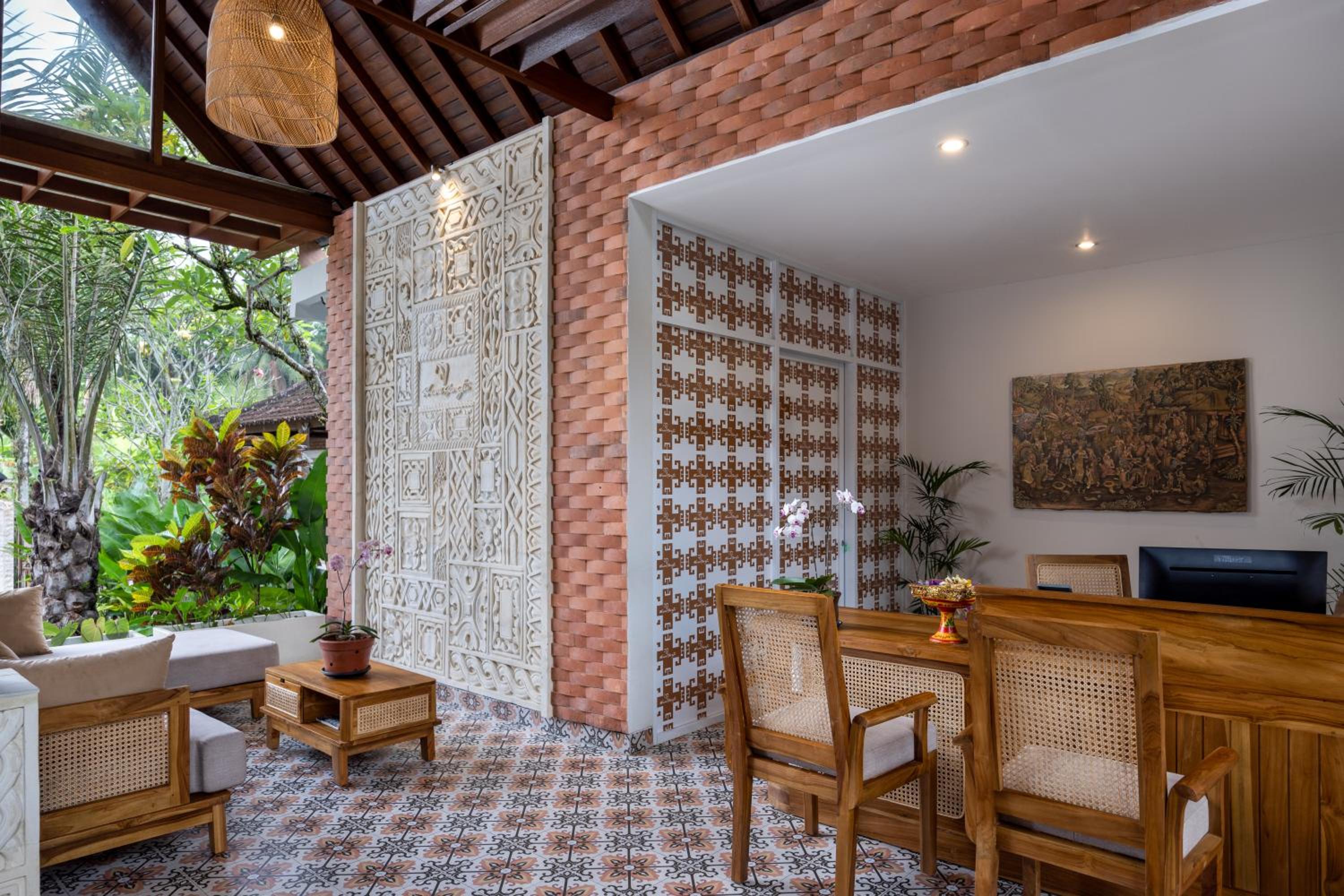Lobby & Reception