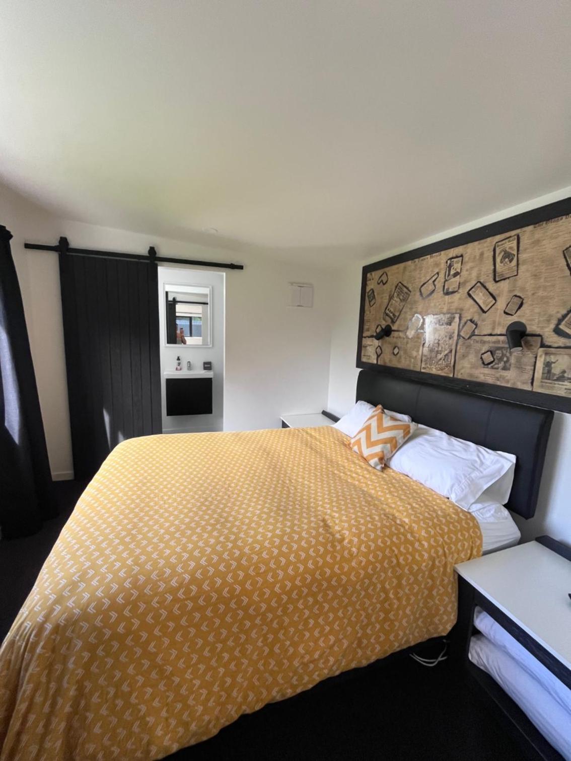 Cosy Apartment with Outdoor Private Bath for 2 view 5