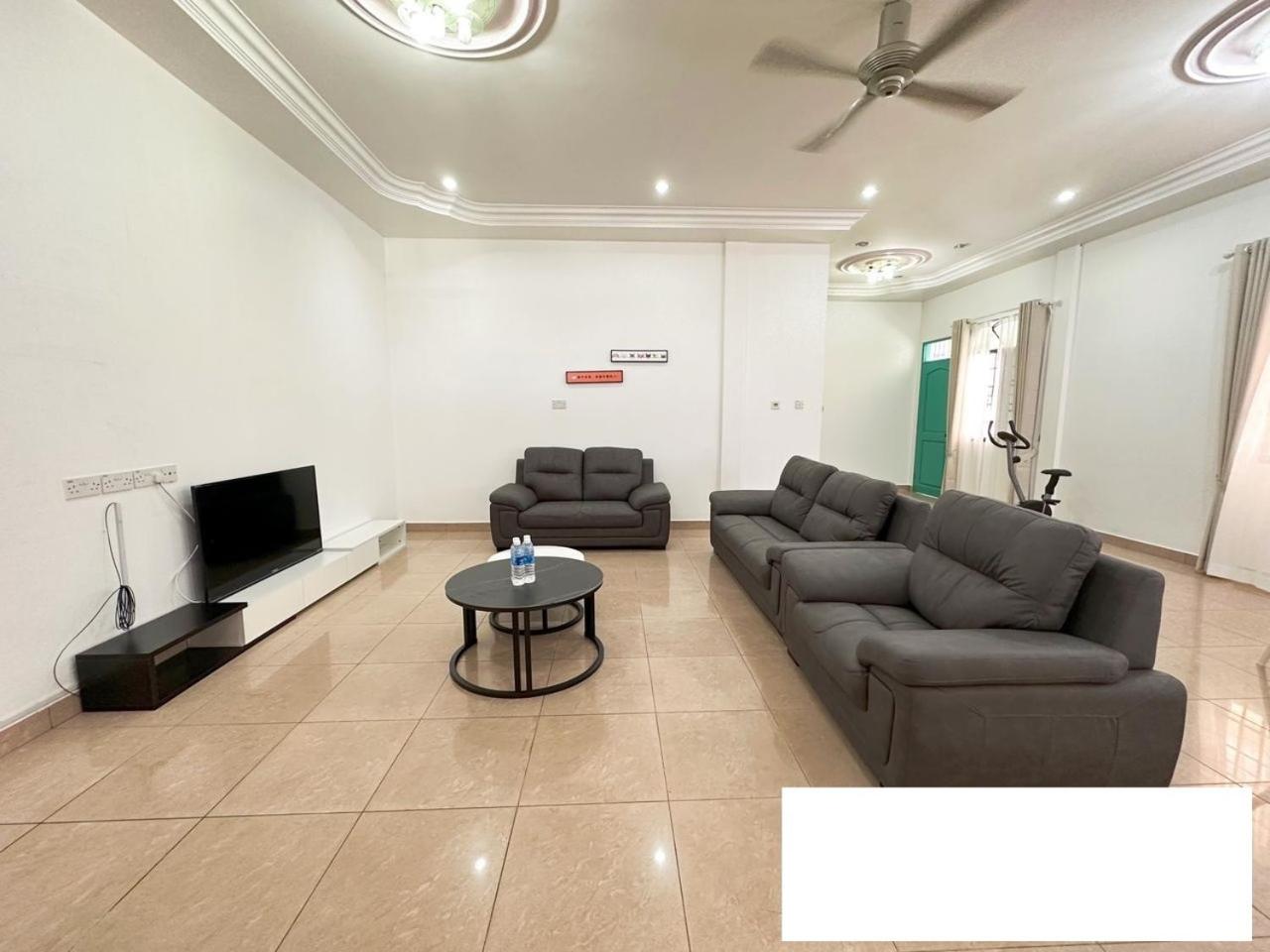 Ling's Homestay Miri view 4