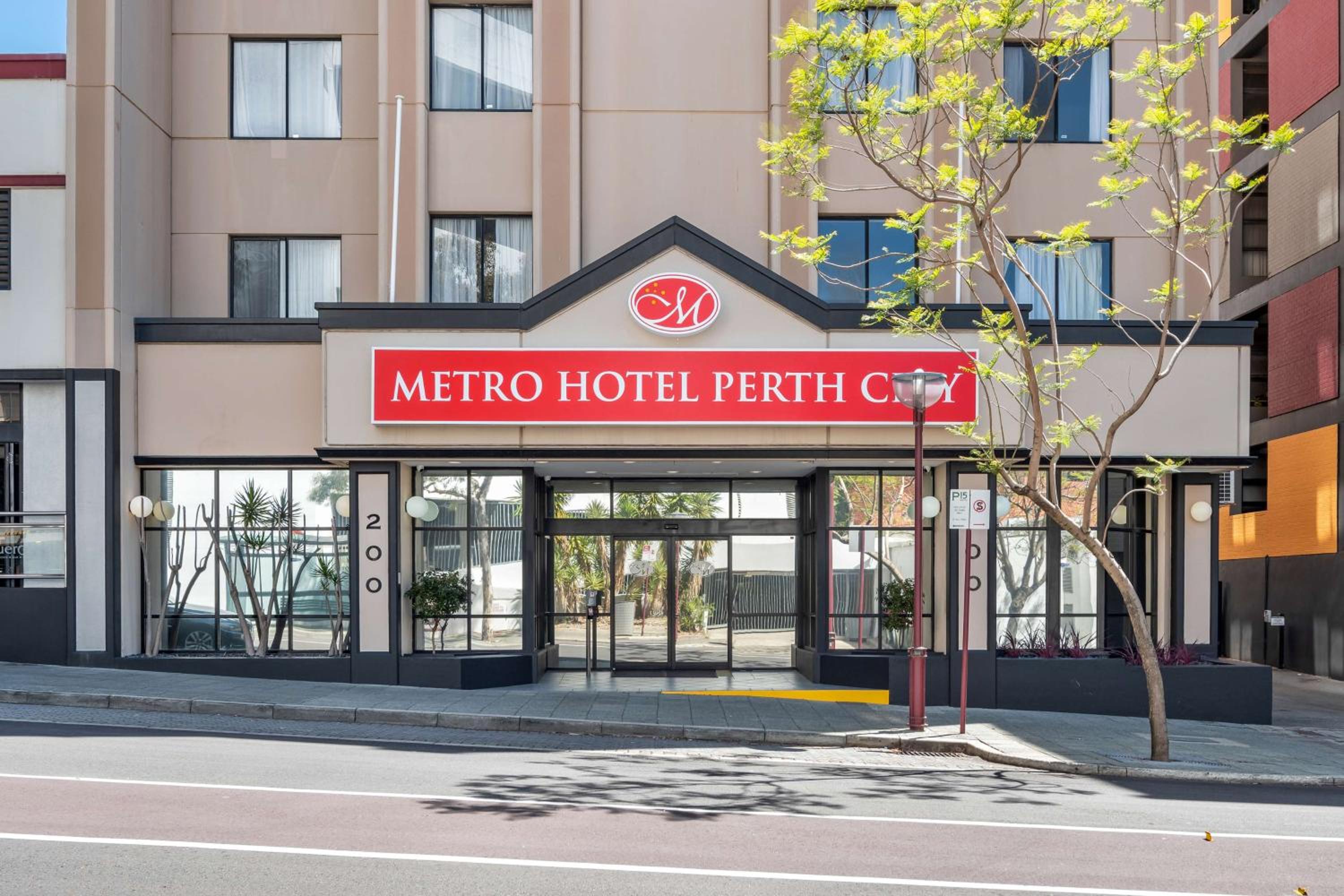 Metro Hotel Perth City view 3