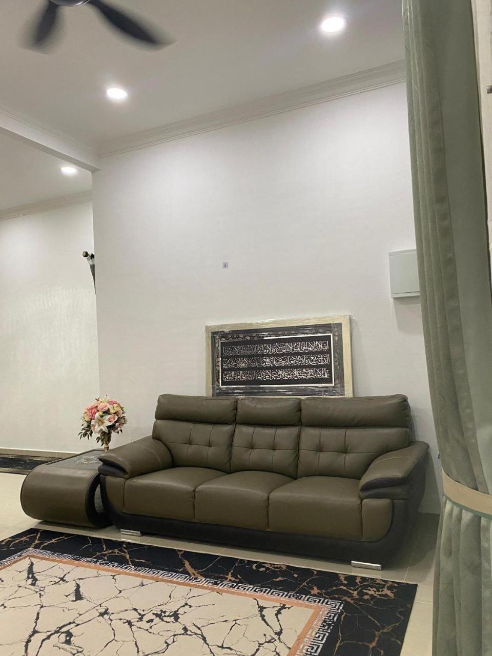 EMILY Homestay House with 3 Rooms n 3 Bathrooms photo 3