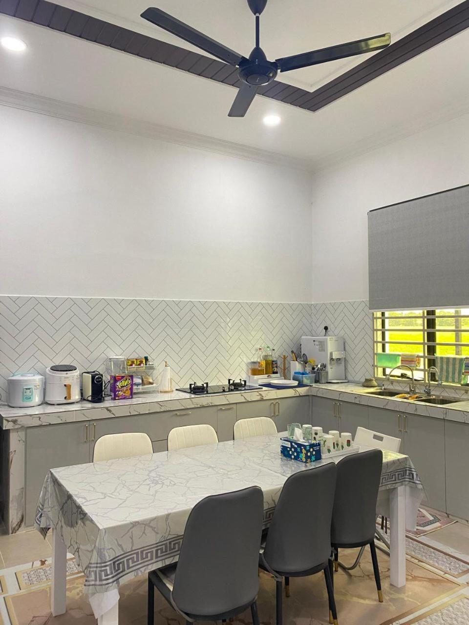 EMILY Homestay House with 3 Rooms n 3 Bathrooms photo 6