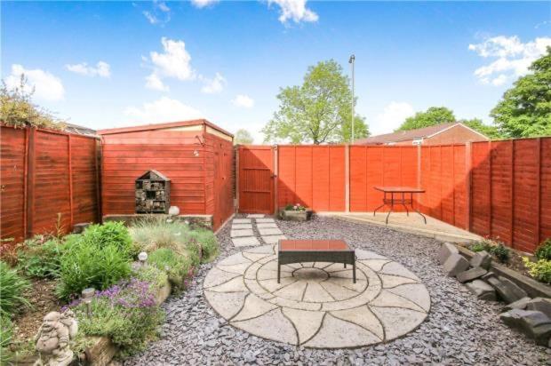 3 Bed, sleeps 6, with parking and WiFi view 2