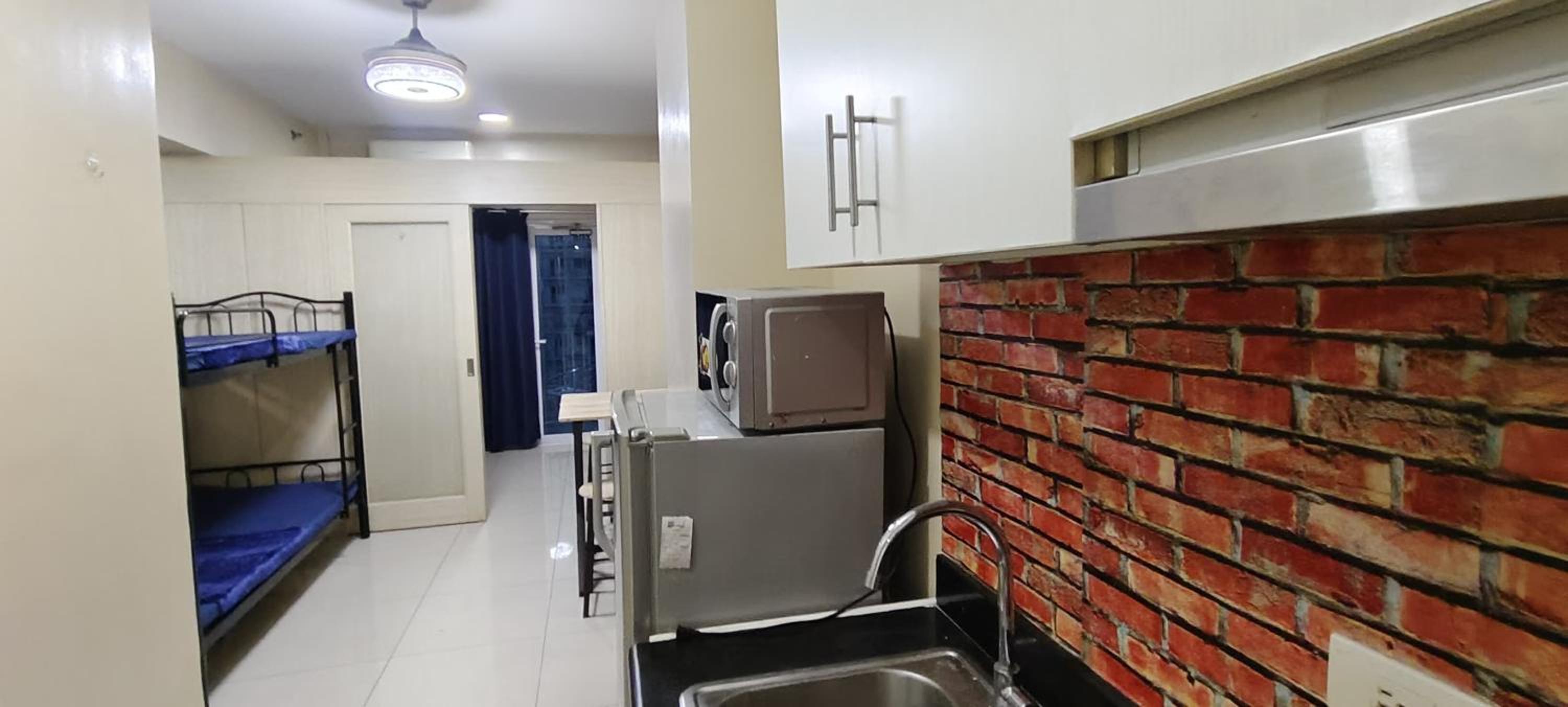 Aircon Budget Room for 4 persons in Makati