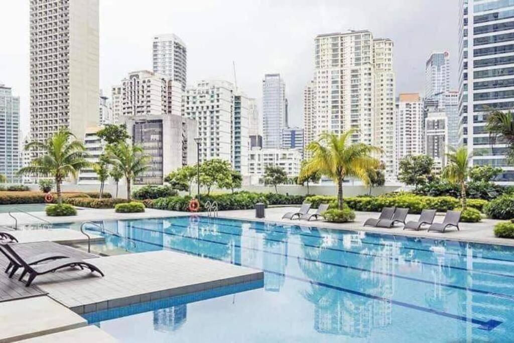 Aircon Budget Room for 4 persons in Makati