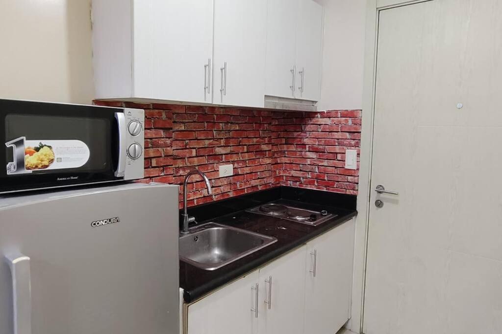 Aircon Budget Room for 4 persons in Makati