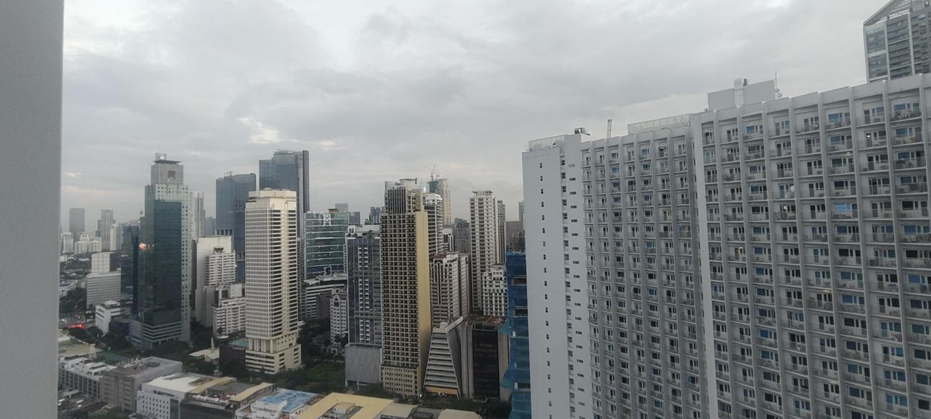 Aircon Budget Room for 4 persons in Makati photo 2