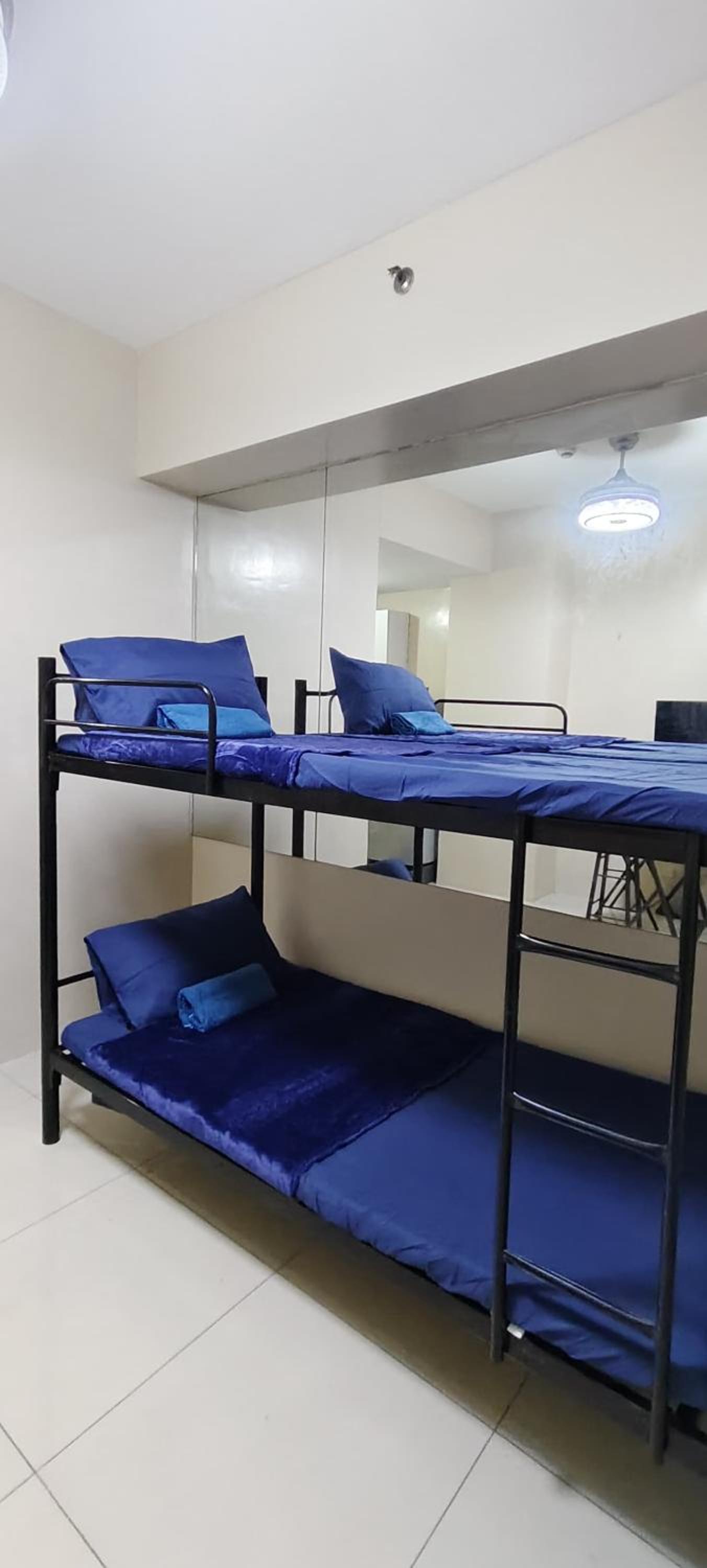 Aircon Budget Room for 4 persons in Makati photo 4