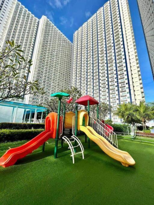 Aircon Budget Room for 4 persons in Makati