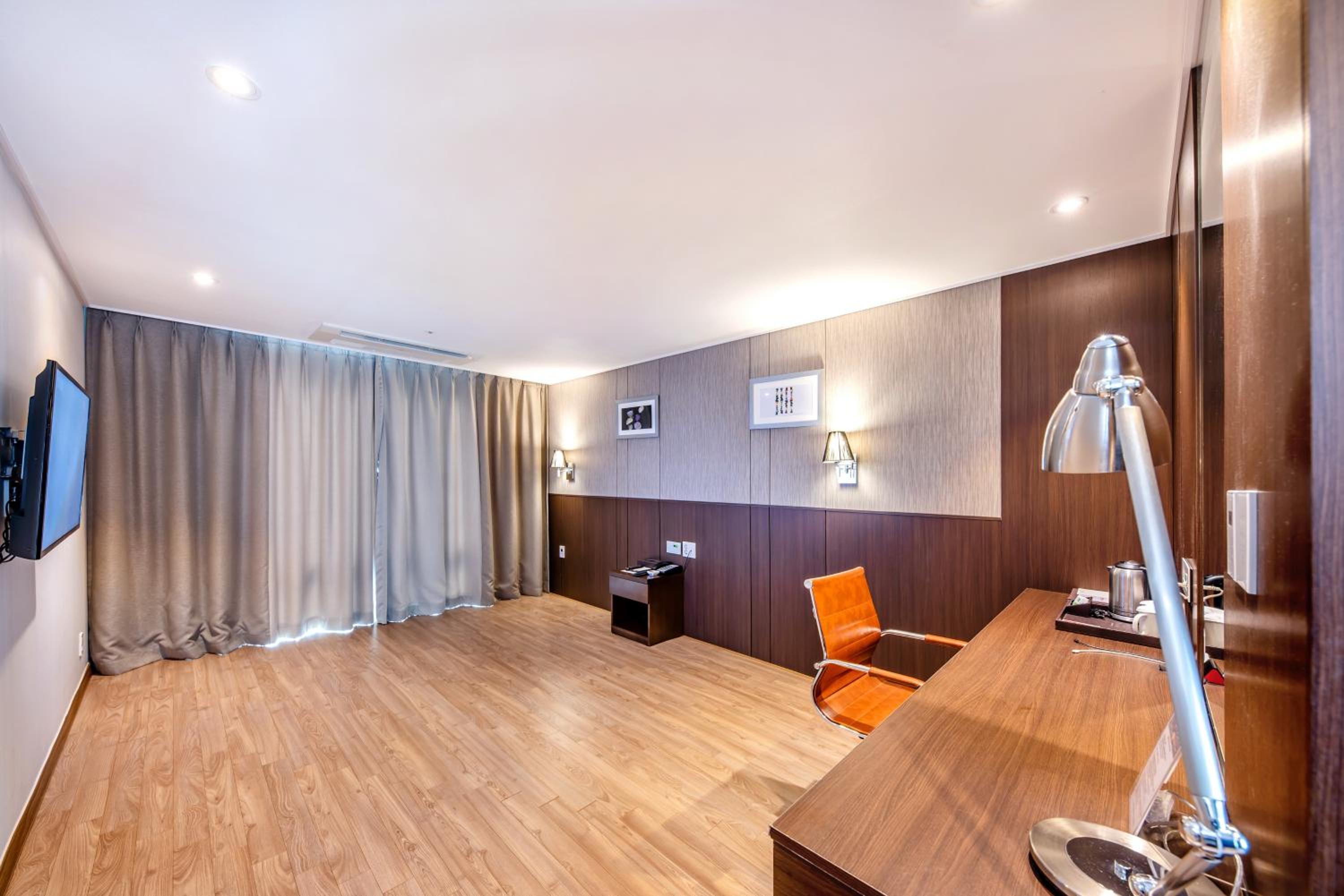 Jeju Vacations - Ramada by Wyndham Jeju City Hall - Property Image 3