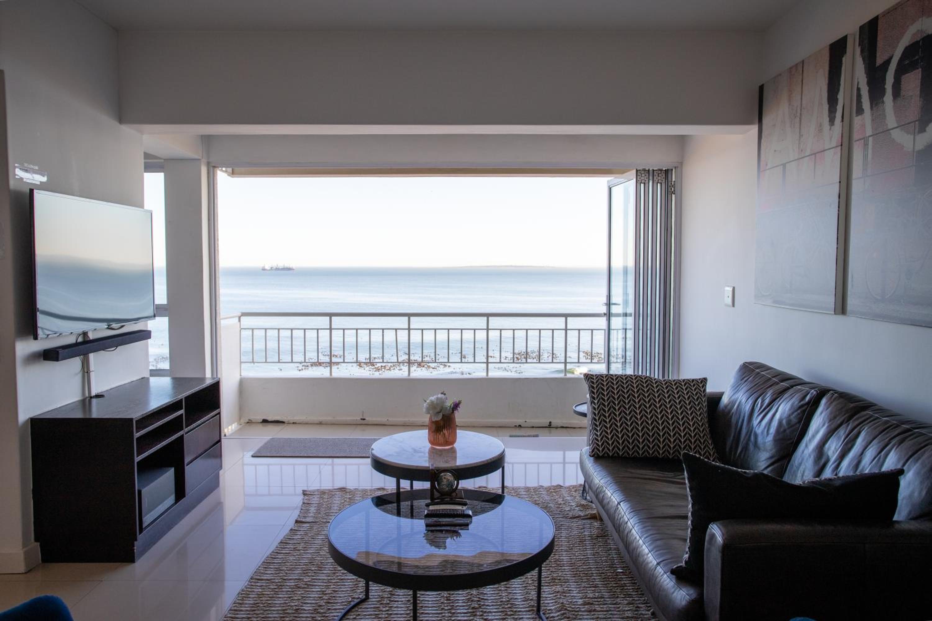 Westridge - Breathtaking Views & Apartment! view 2