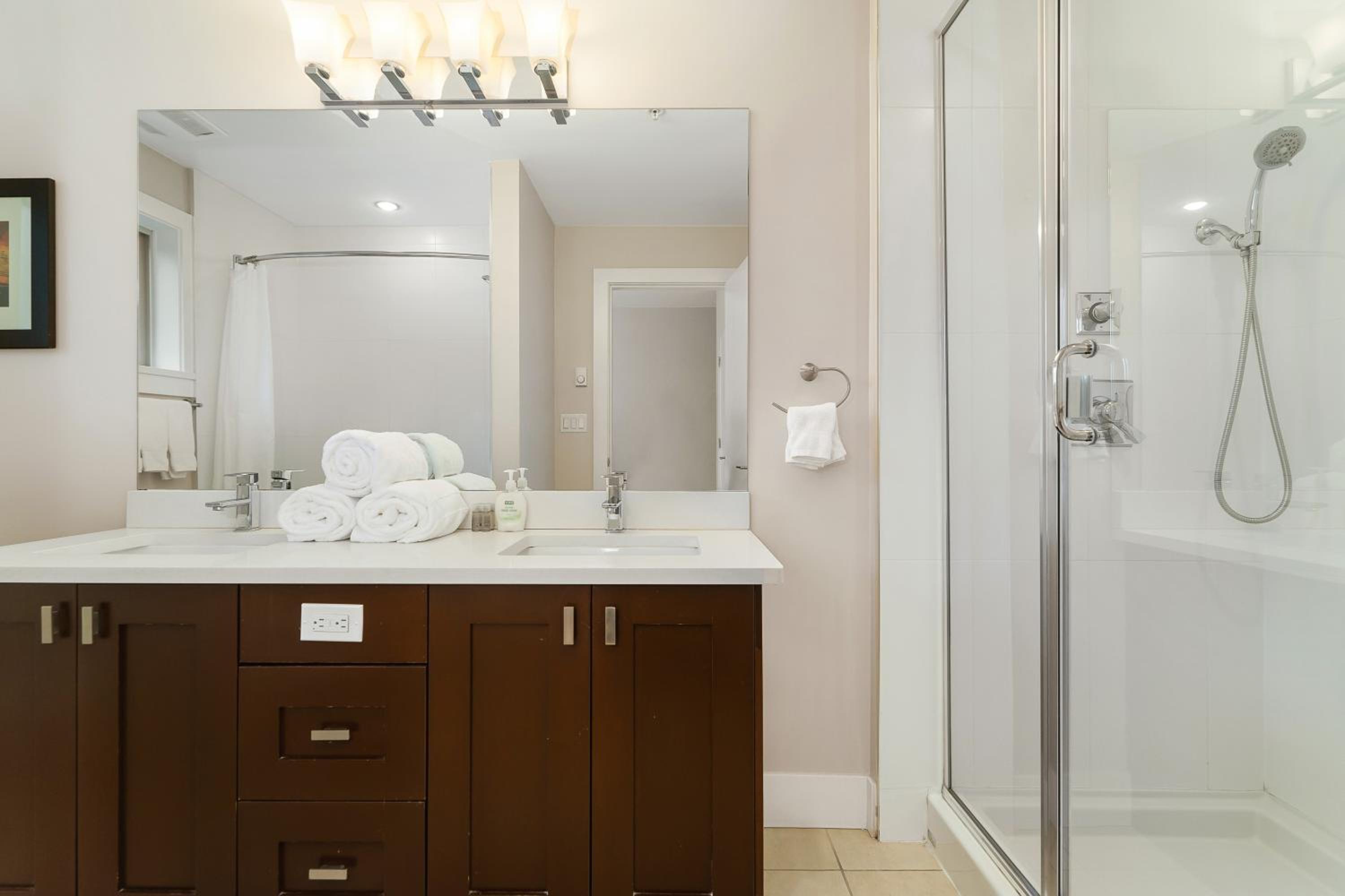 Opulent Oasis Exquisite 2Bedroom Retreat