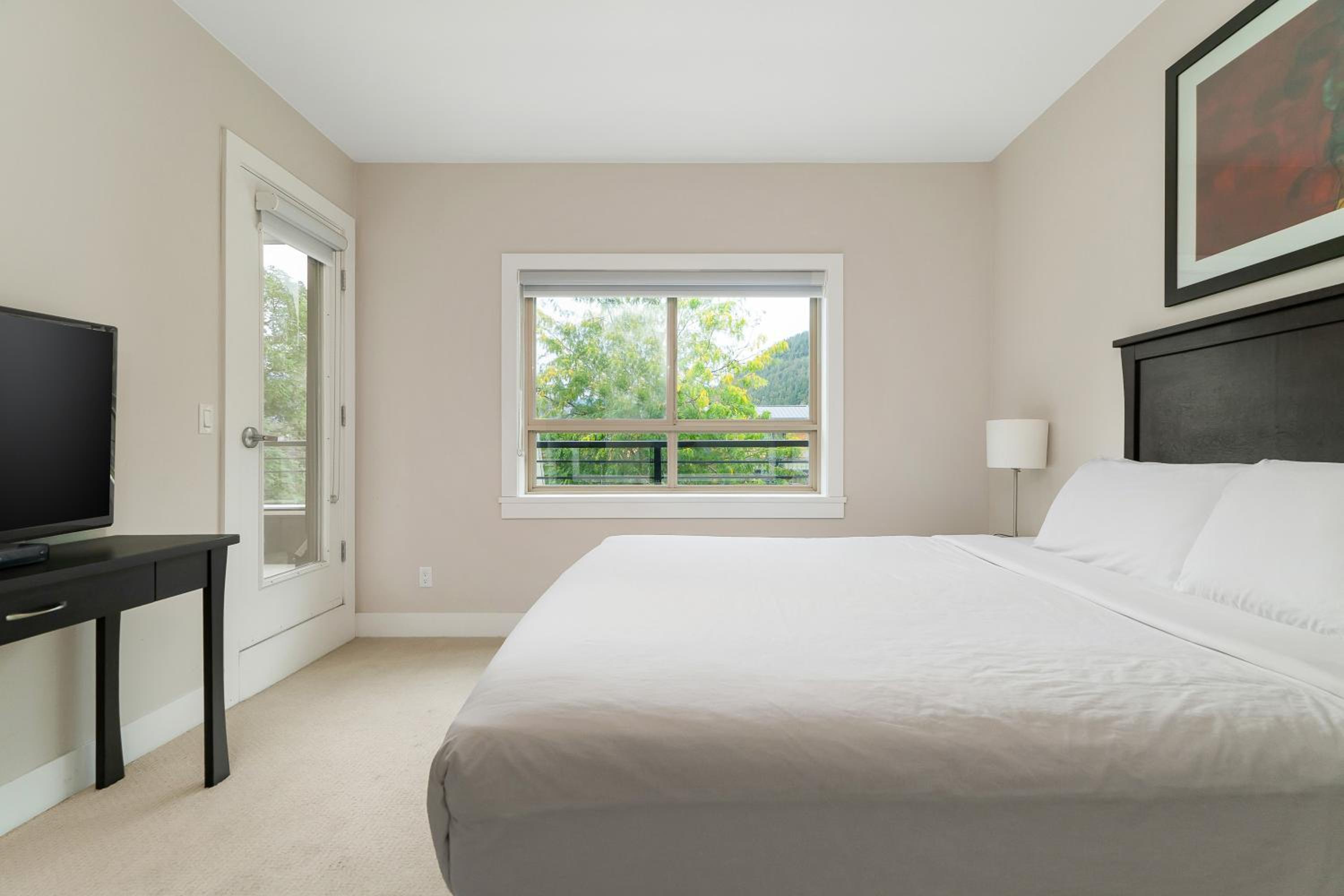 Opulent Oasis Exquisite 2Bedroom Retreat