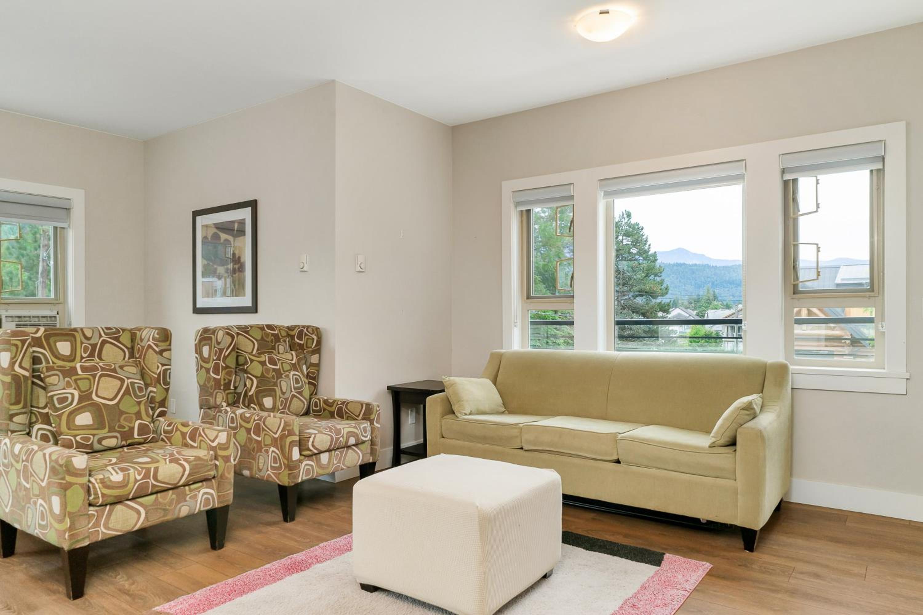 Opulent Oasis Exquisite 2Bedroom Retreat - Image 5