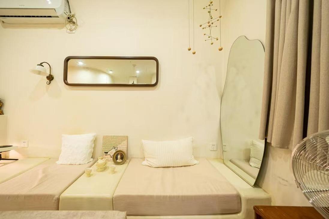 Moxi Stunning City View Apt with Oriental Pearl ViewNear Yu Garden, the Bund & Metro Lines 10 and 14