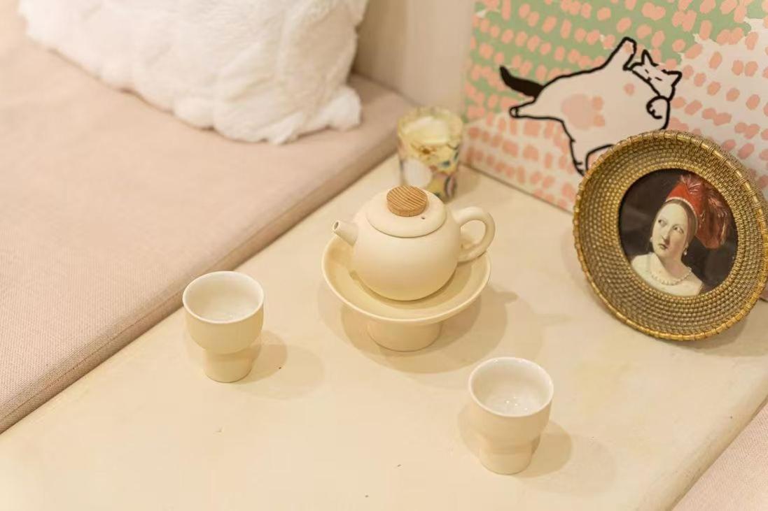 Moxi Stunning City View Apt with Oriental Pearl ViewNear Yu Garden, the Bund & Metro Lines 10 and 14