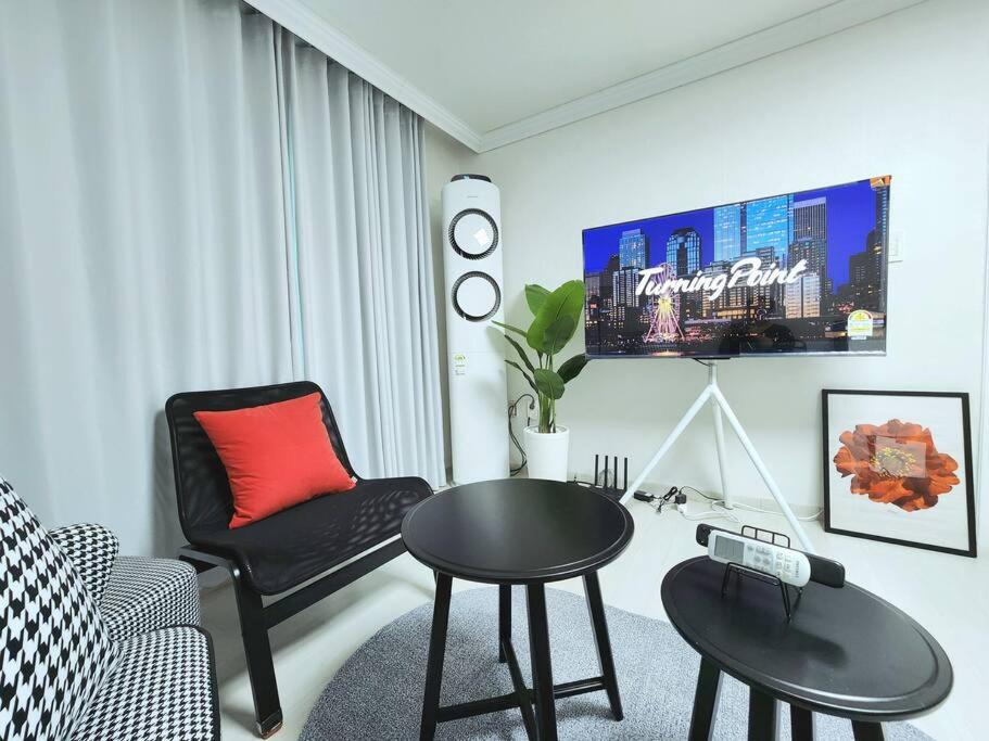 Seoul Vacations - Charm Stay in Seoul, 3R2B, AREX, DigitalMediaCityStation 3minutes, Hongdae - Property Image 2