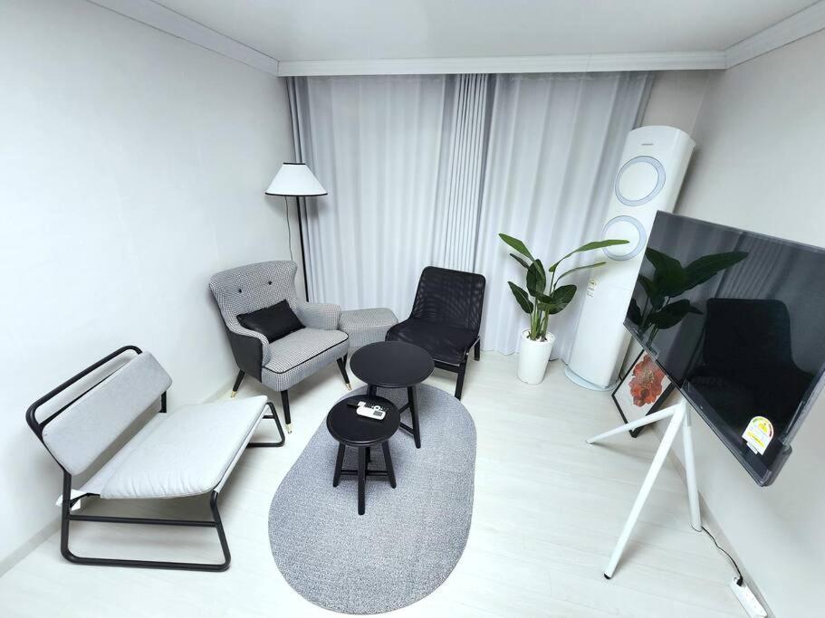 Seoul Vacations - Charm Stay in Seoul, 3R2B, AREX, DigitalMediaCityStation 3minutes, Hongdae - Property Image 1