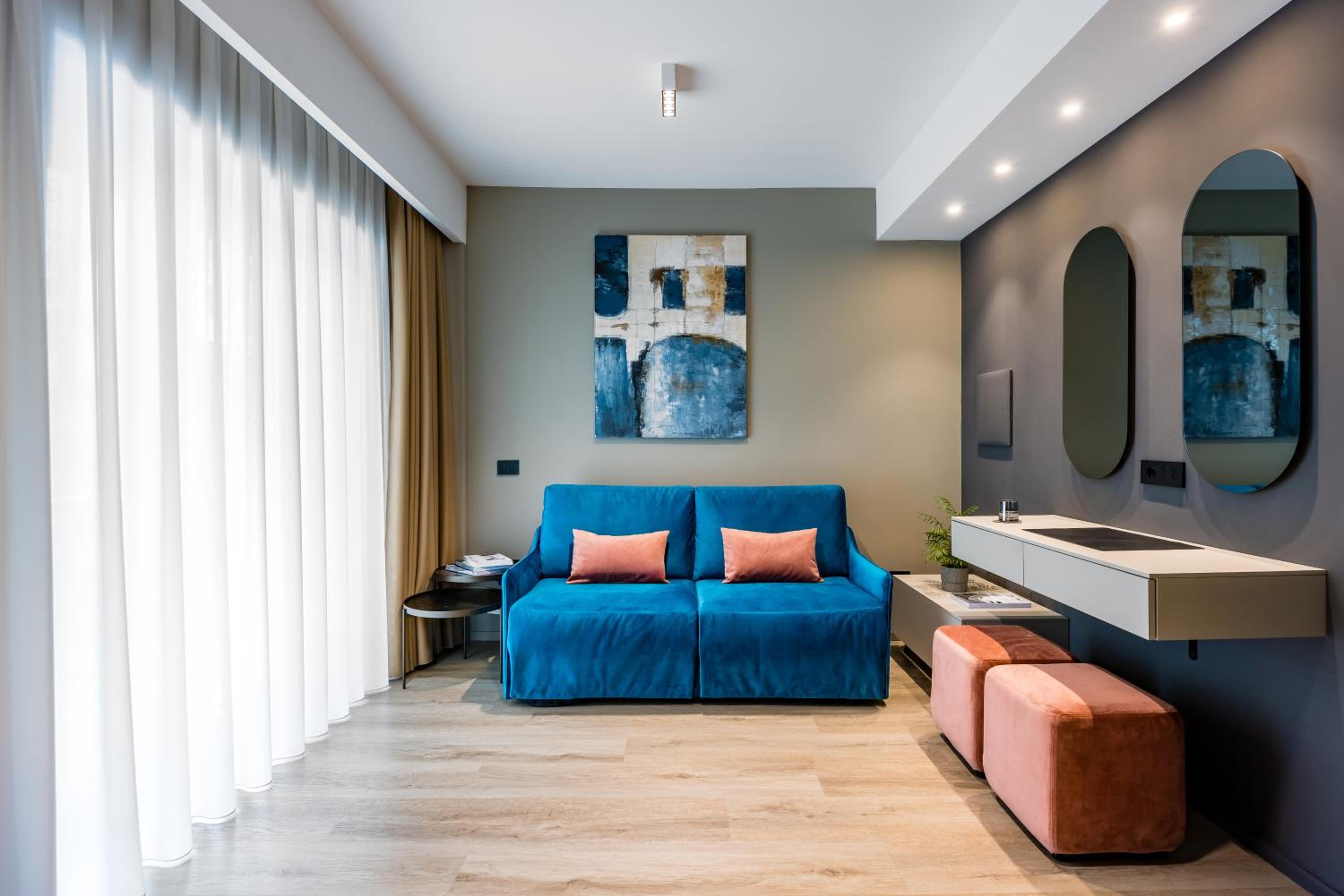 MH SUITES Plebiscito